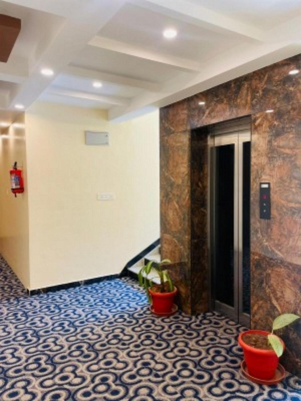 Vovo Hotels Yelahanka Exterior foto