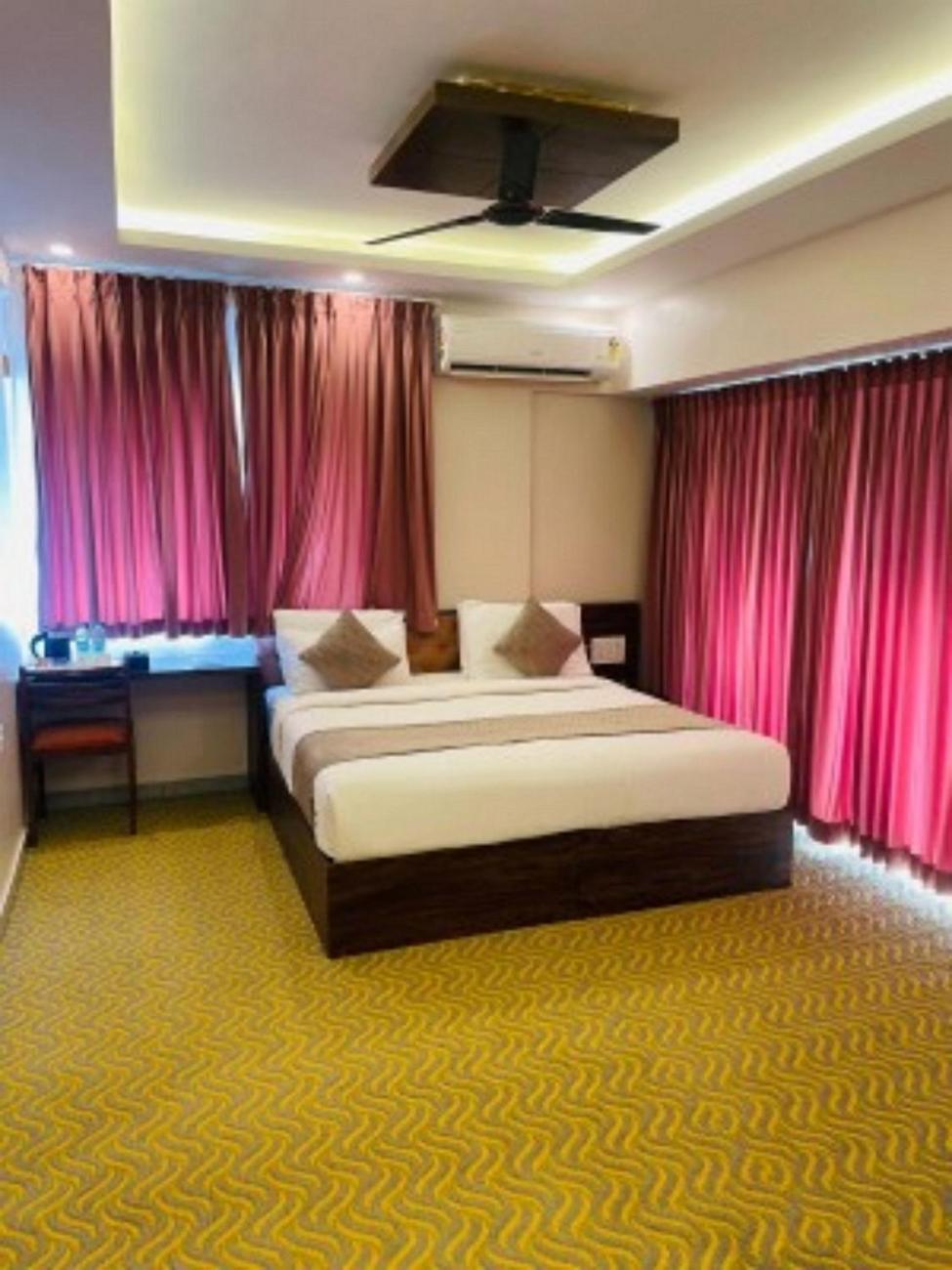 Vovo Hotels Yelahanka Exterior foto