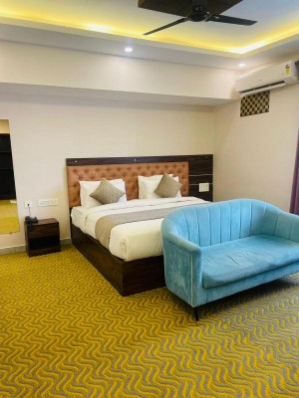 Vovo Hotels Yelahanka Exterior foto